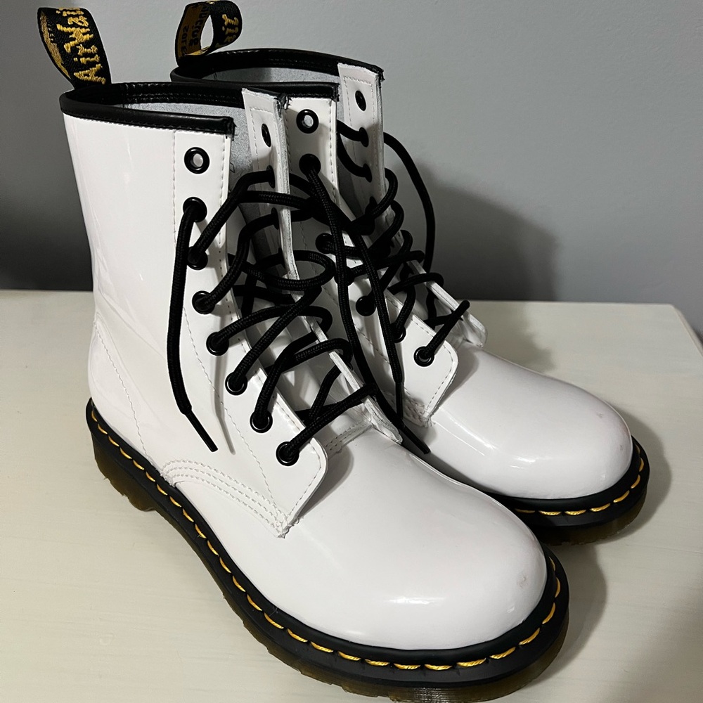 Dr. Martins Air Wair Air Walk White Lace-Up Combat Boots Womens Sz 8